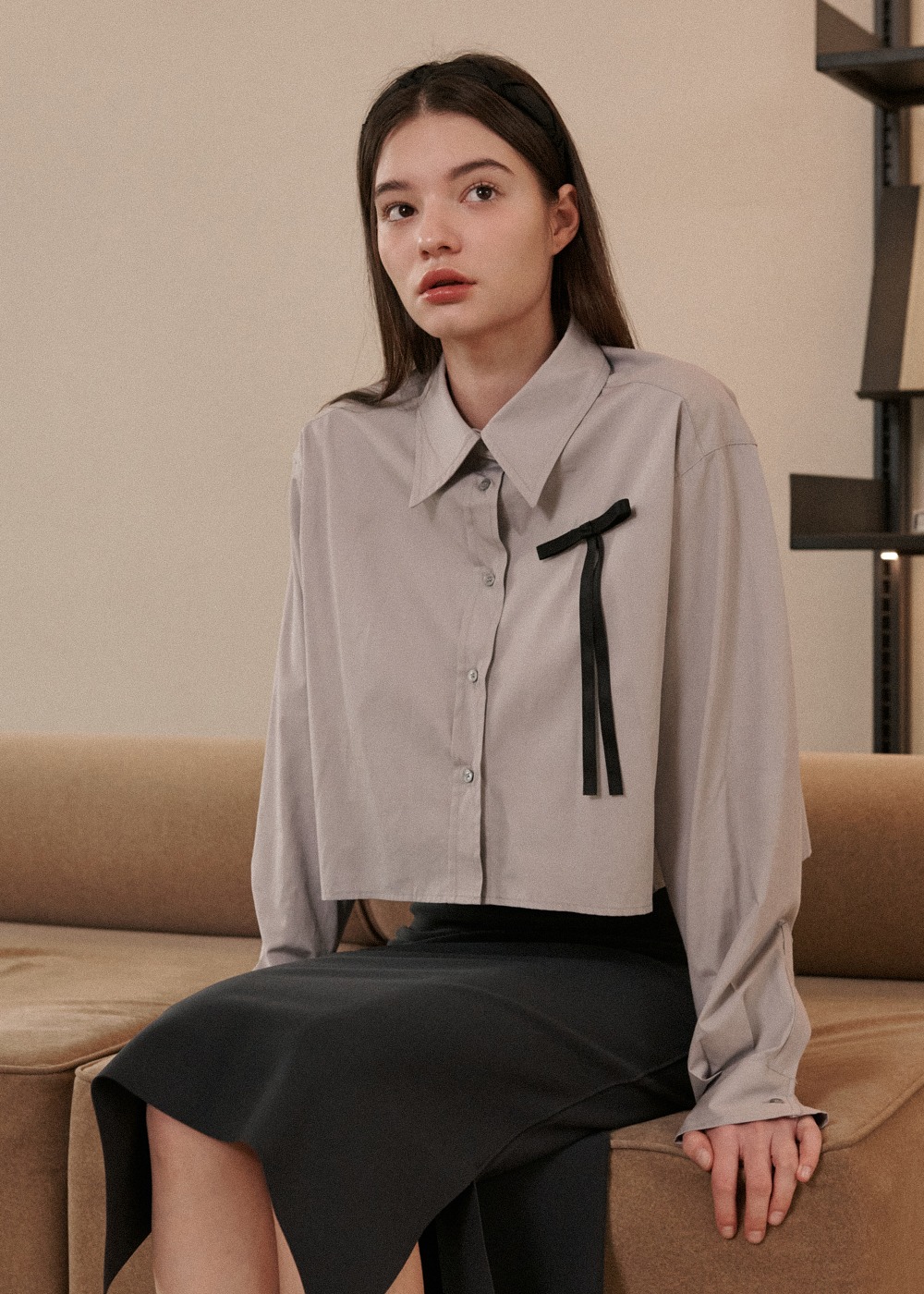[프리오더 할인 15%/ 3/28일 예약배송] 리본 코튼 크롭 셔츠 Ribbon Cotton Cropped Shirts - Grey