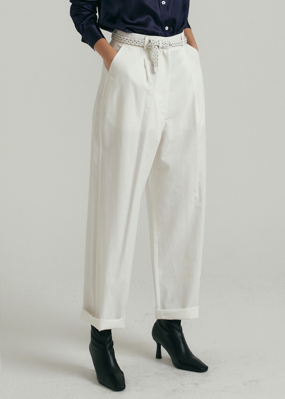 테이퍼드 핏 코튼 팬츠 Tapered Fit Cotton Pants - Cream