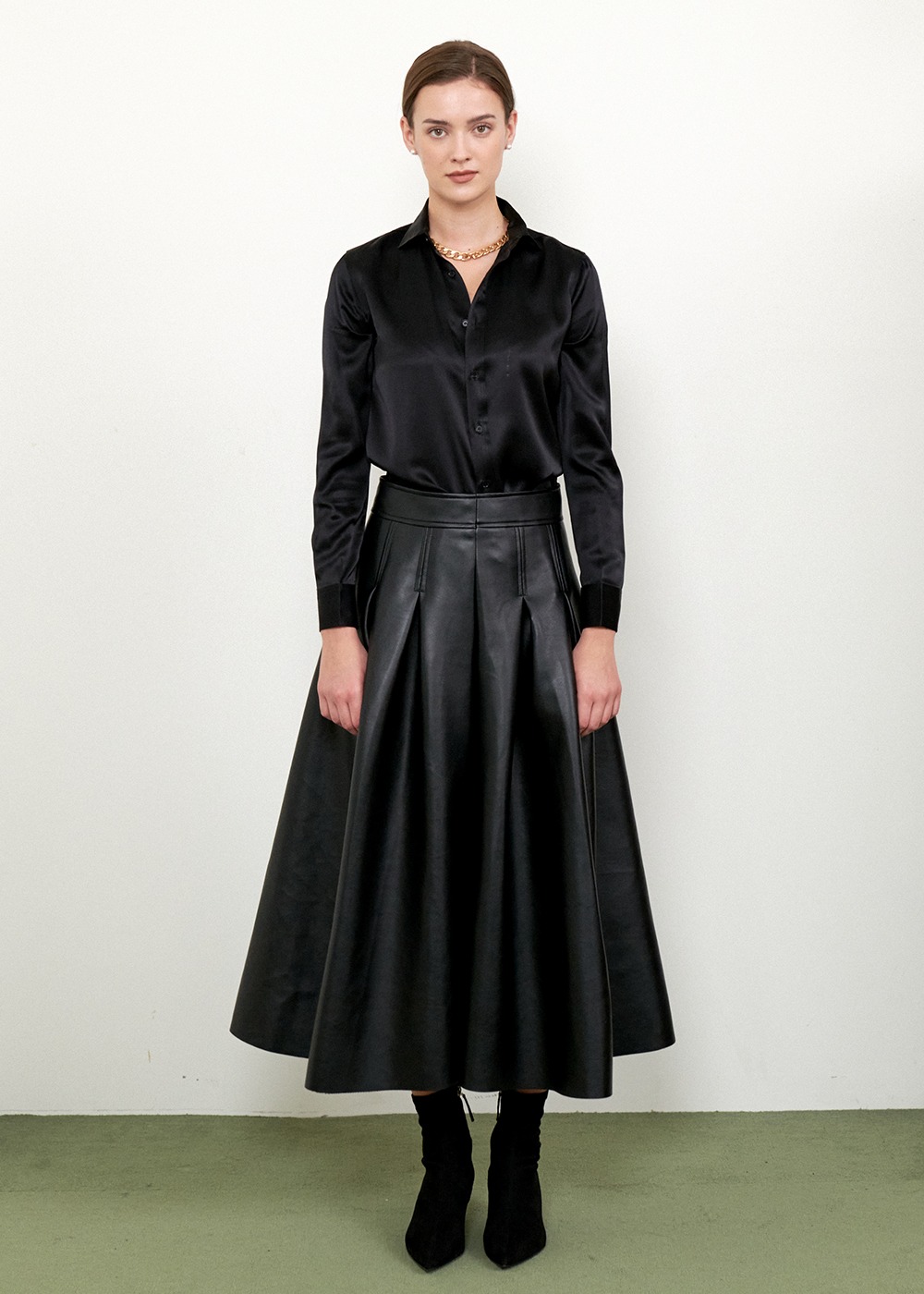 타라 레더 플레어 스커트 Tara Leather Flared Skirt-Black